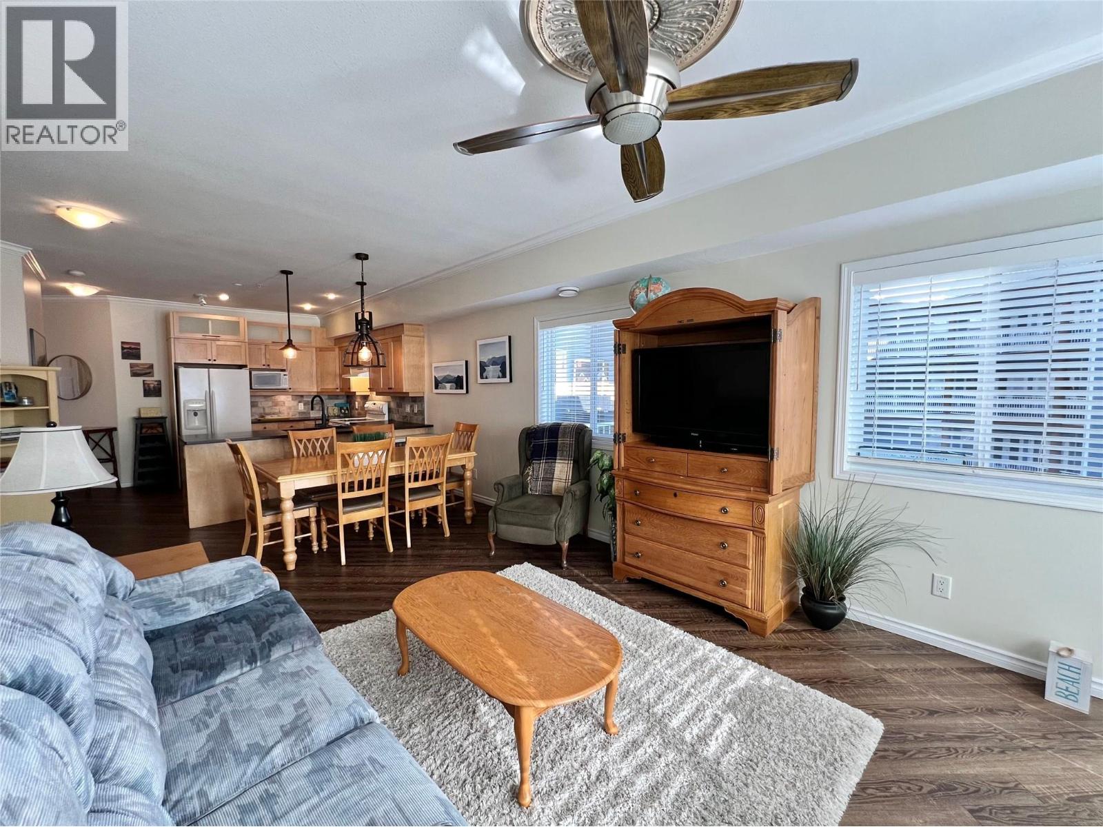 #B304 1118 Riverside Avenue - 40