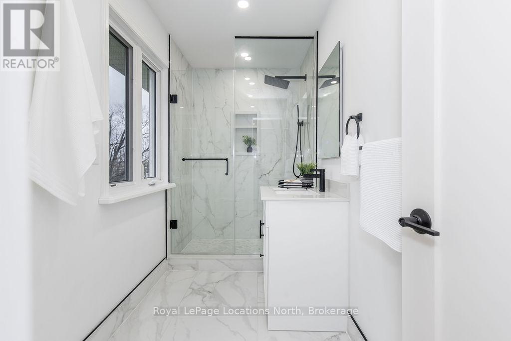 6 BUTTERNUT CRESCENT - 28