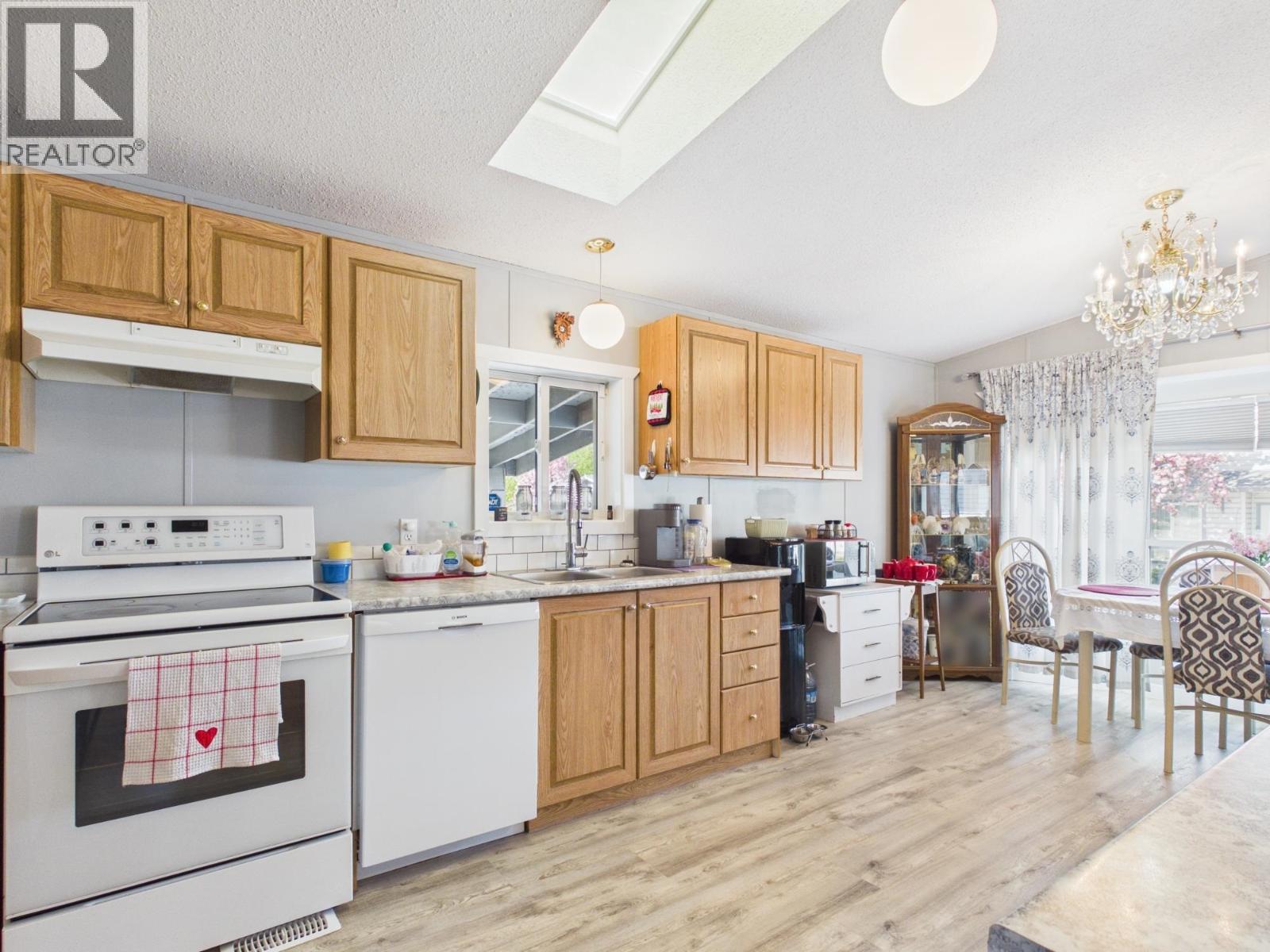 106 BRAHMA CRESCENT - 13