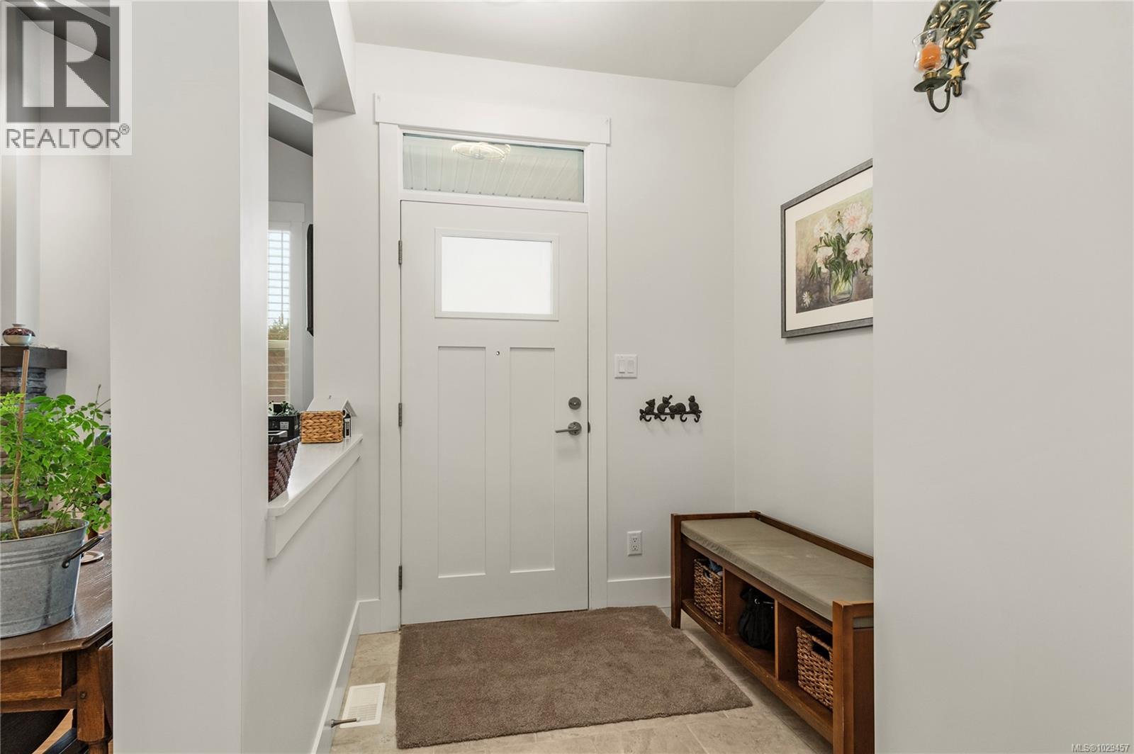 727 Sitka St - 4