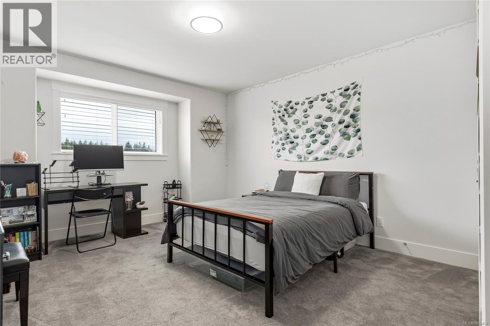 727 Sitka St - 33