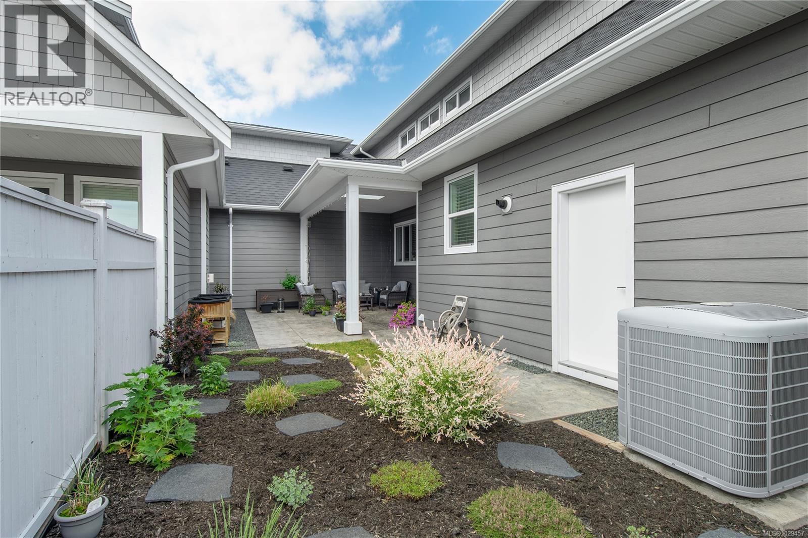 727 Sitka St - 37