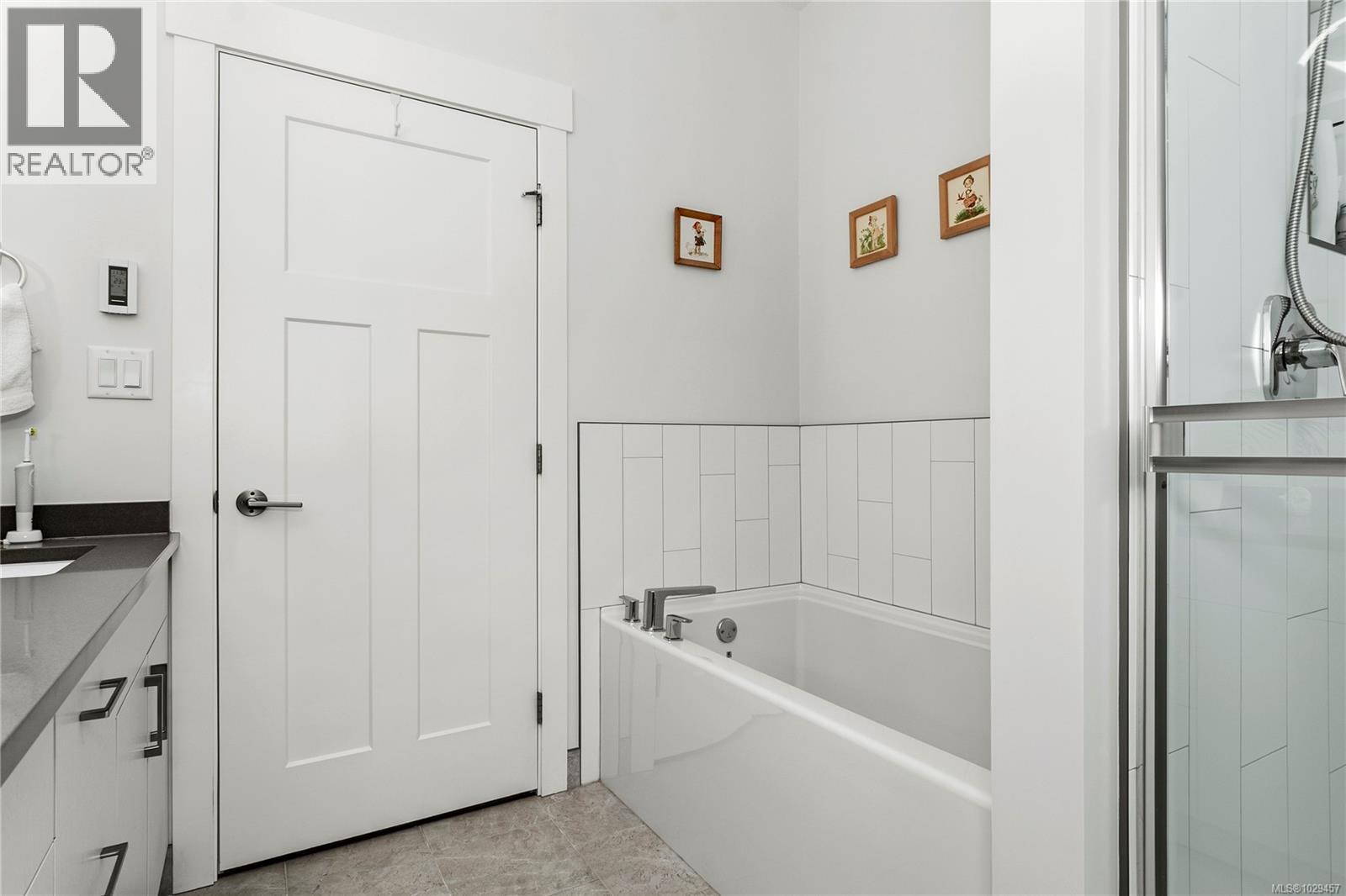 727 Sitka St - 22