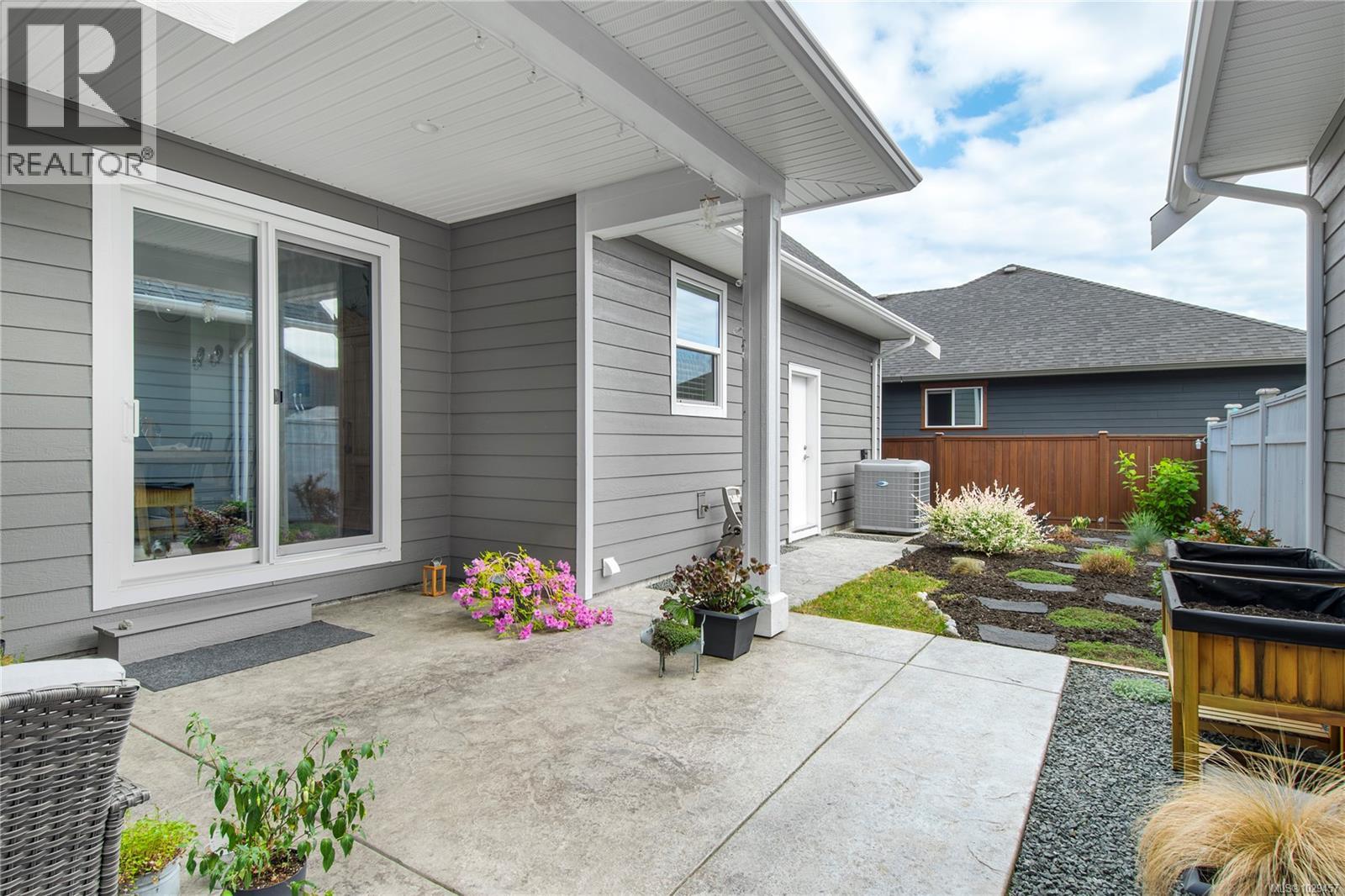 727 Sitka St - 36