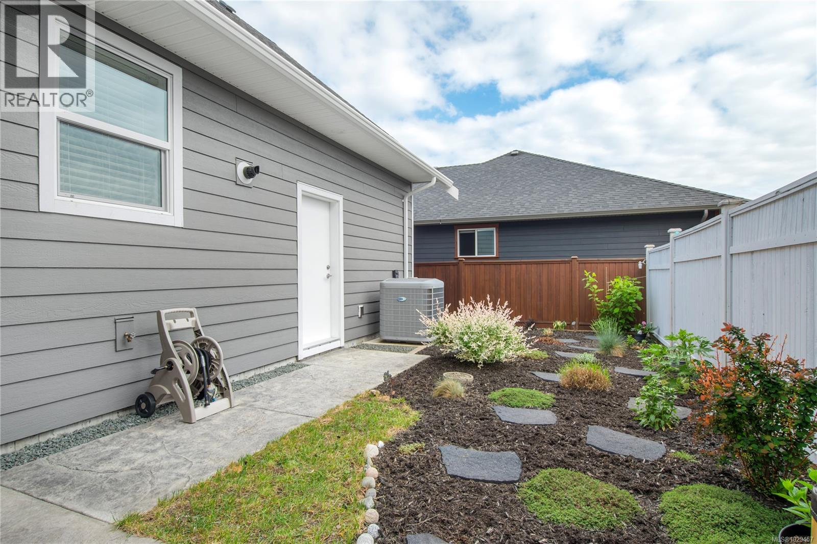 727 Sitka St - 40