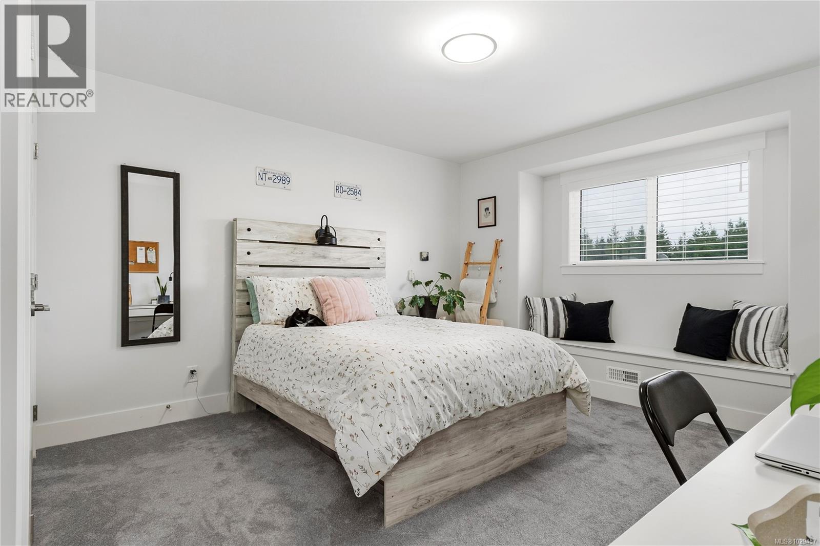 727 Sitka St - 25