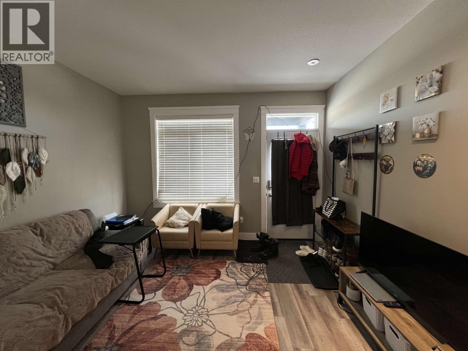8215 88 AVENUE - 4