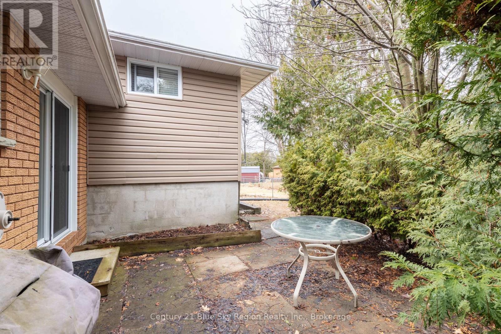 138 MACBETH CRESCENT - 19