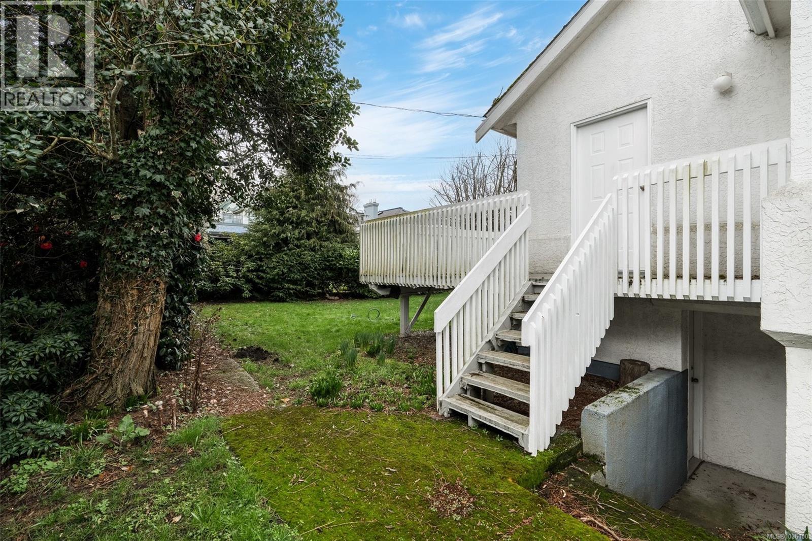 2524 Esplanade - 50