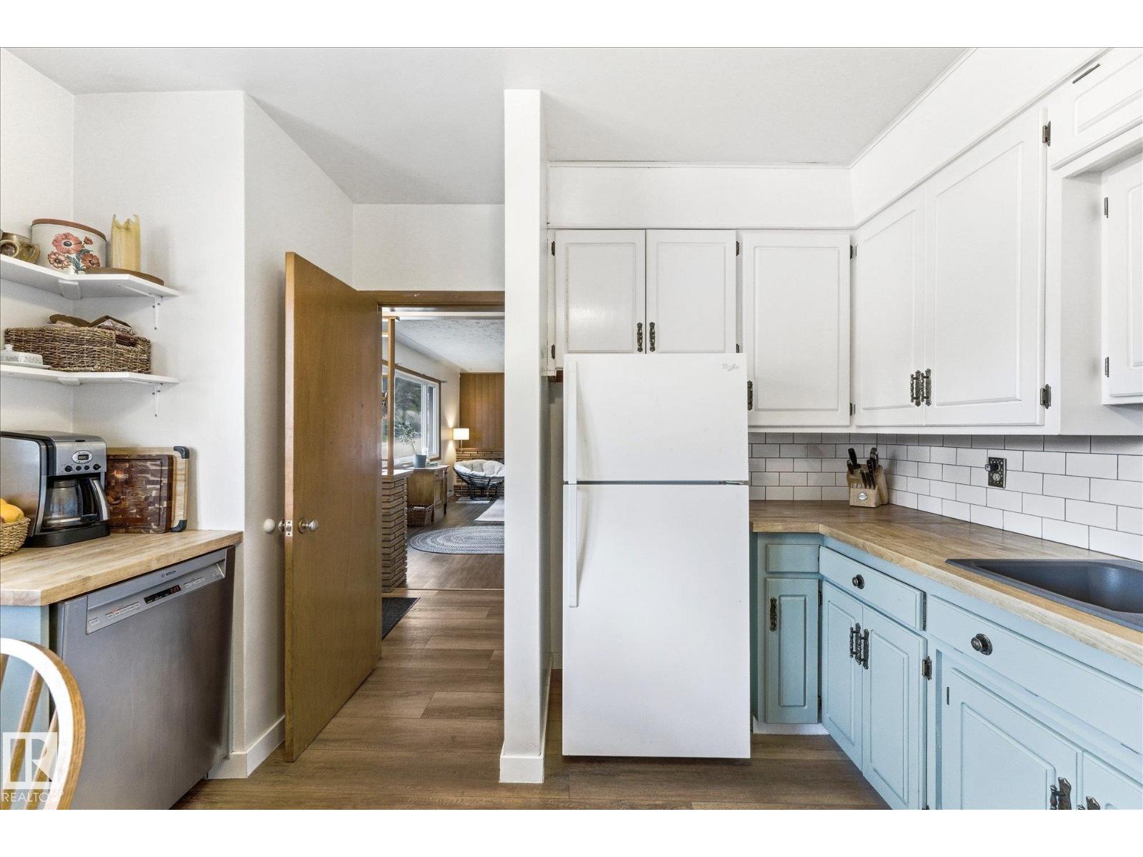 5703 119 AV NW - 14