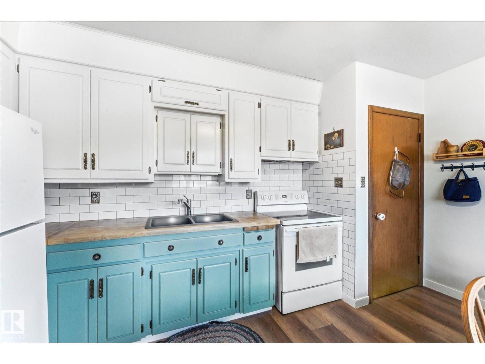 5703 119 AV NW - 15