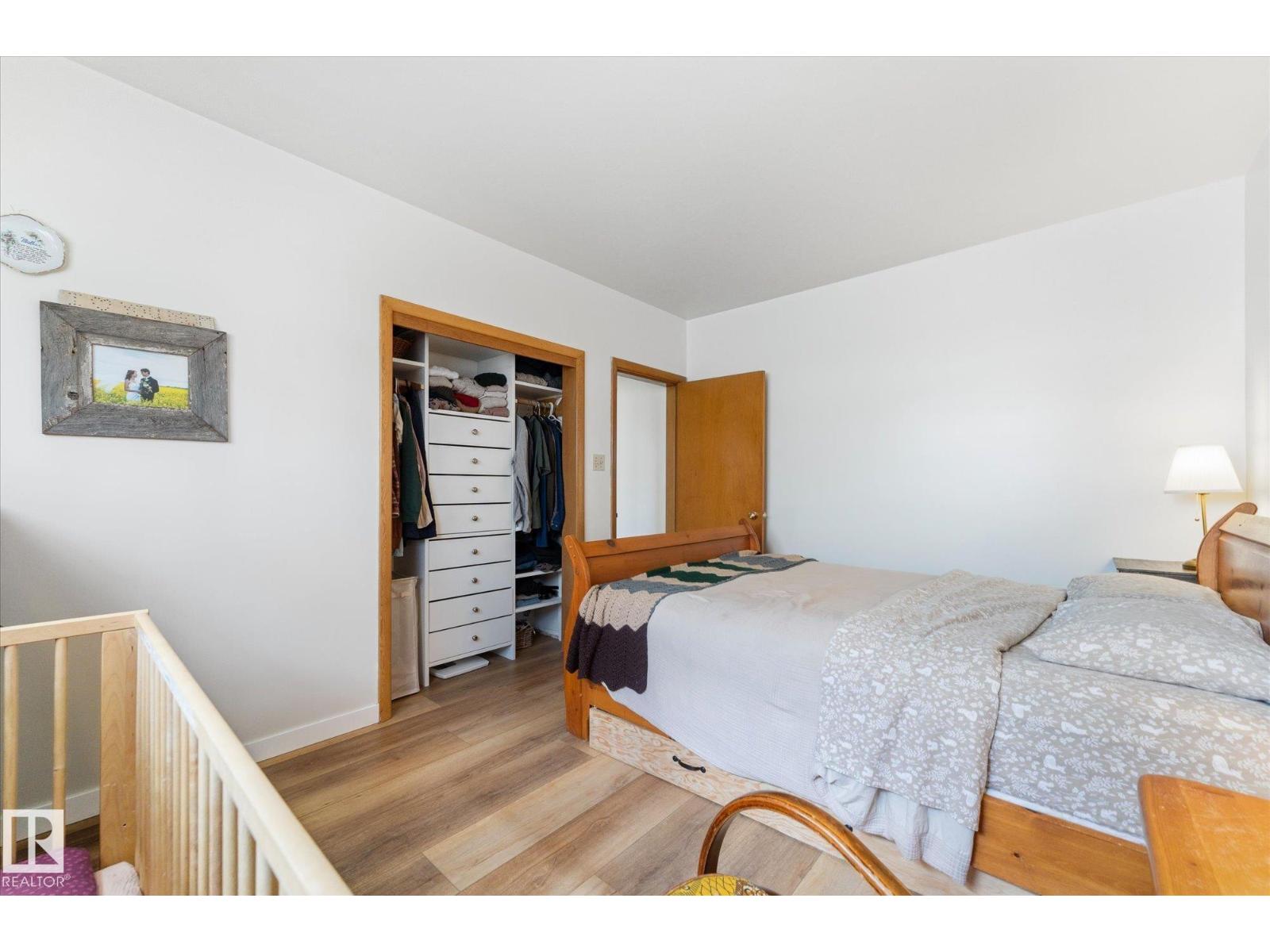 5703 119 AV NW - 17