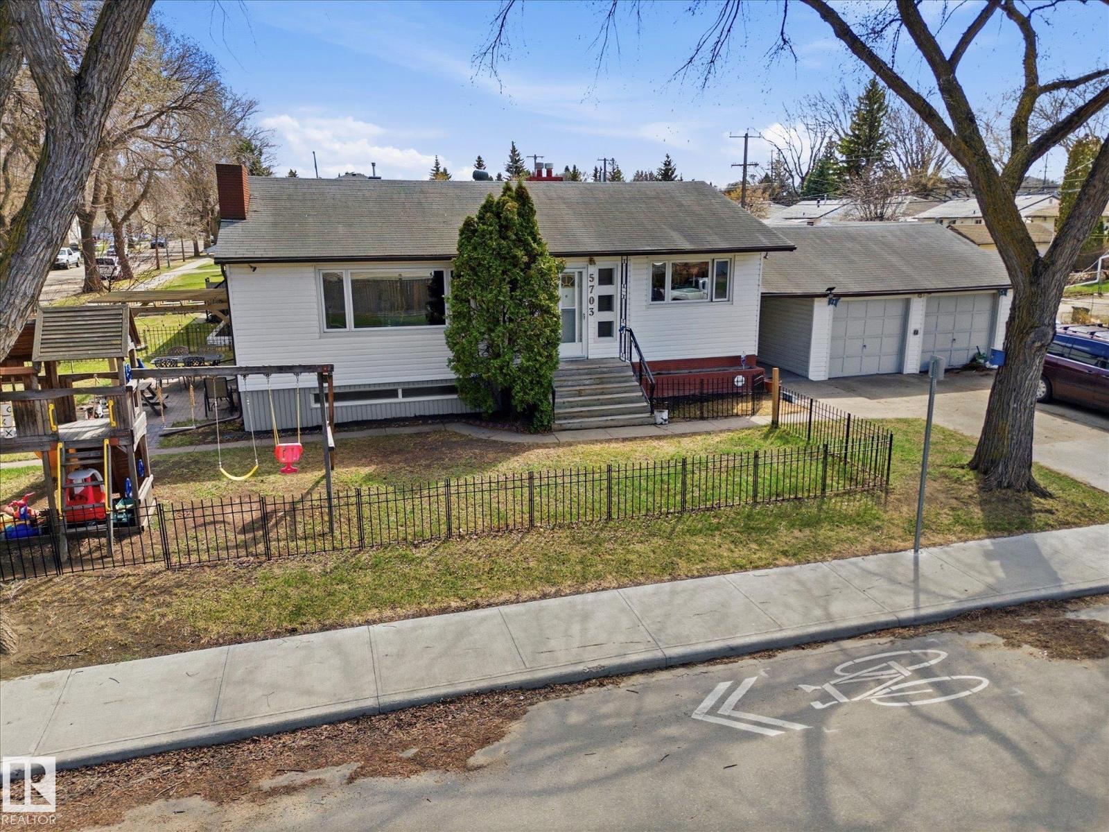 5703 119 AV NW - 42