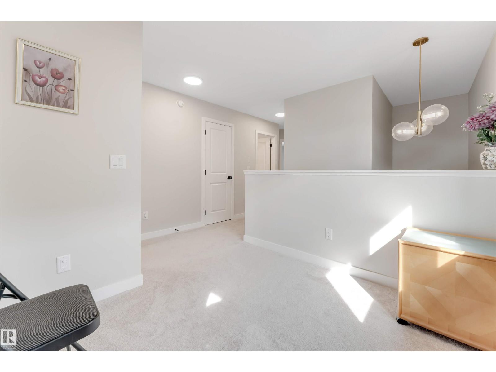 6404 27 AV SW - 24