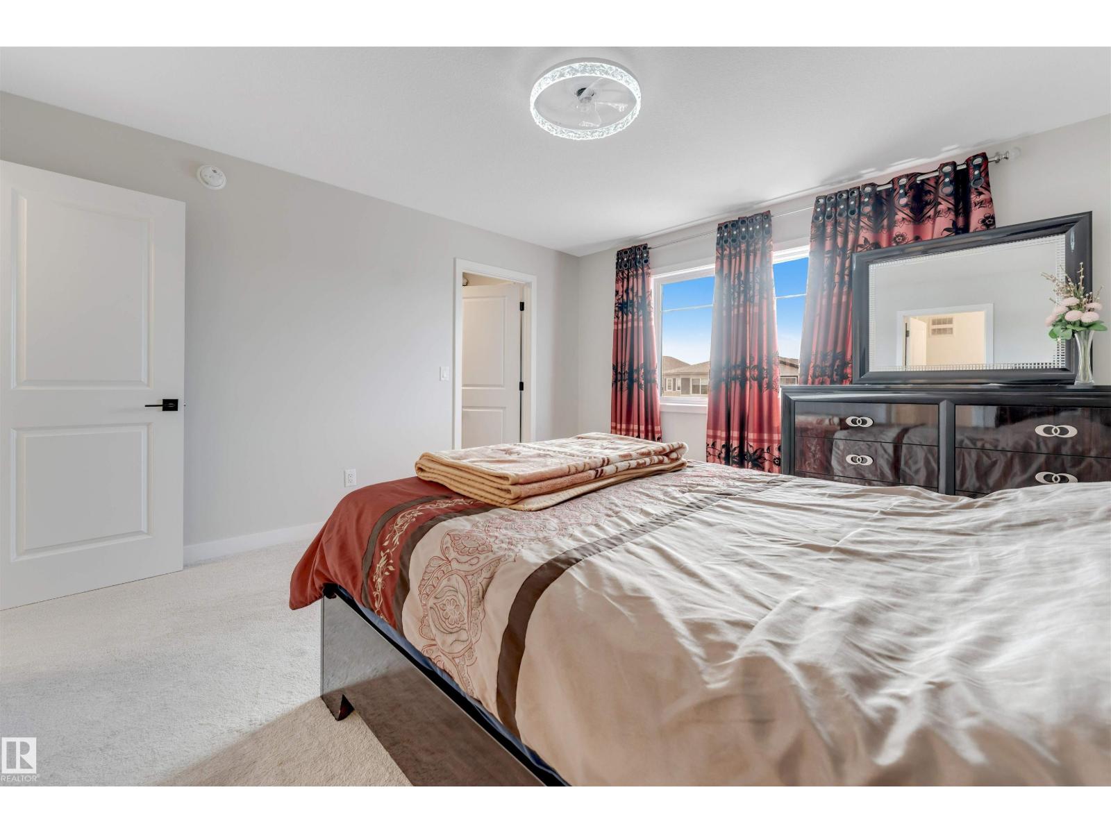6404 27 AV SW - 28