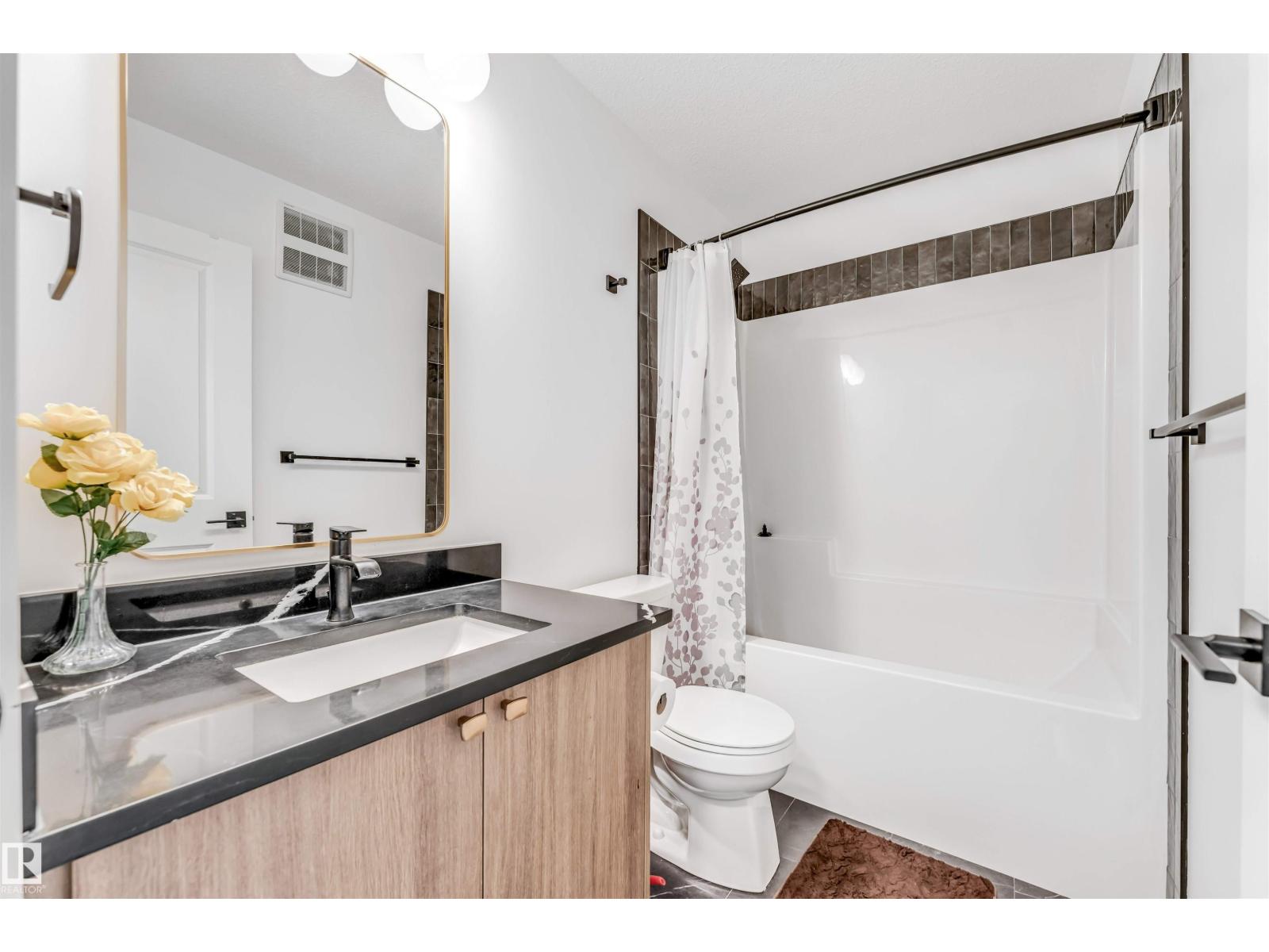 6404 27 AV SW - 39