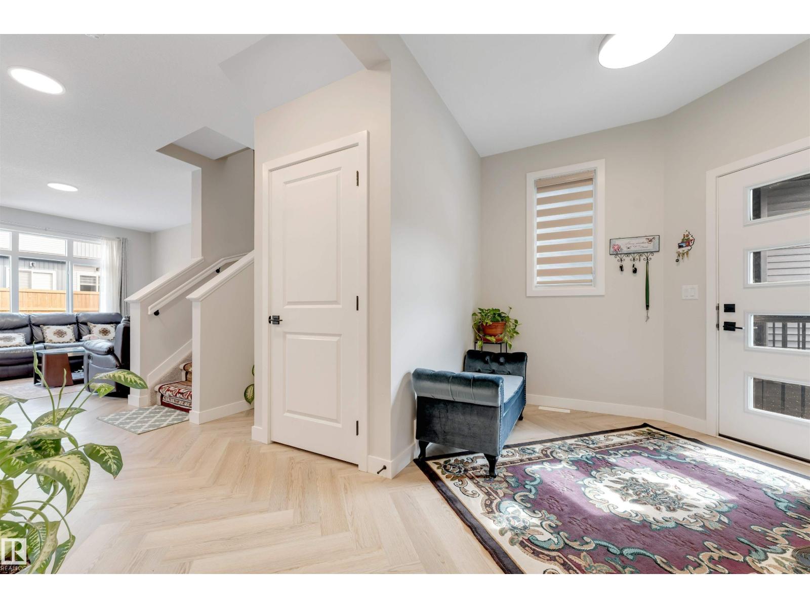 6404 27 AV SW - 8