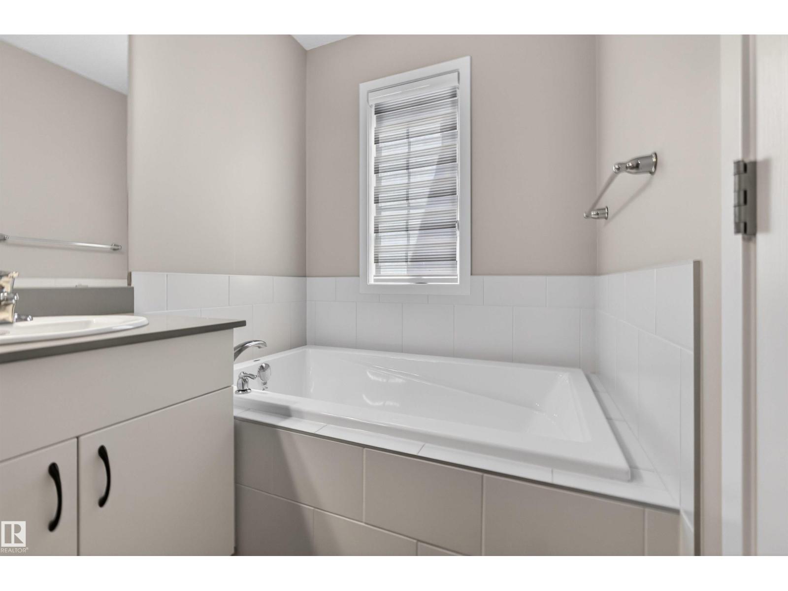 22638 99A AV NW, Edmonton