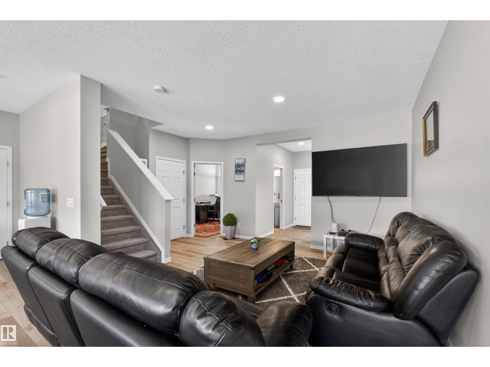 22638 99A AV NW, Edmonton