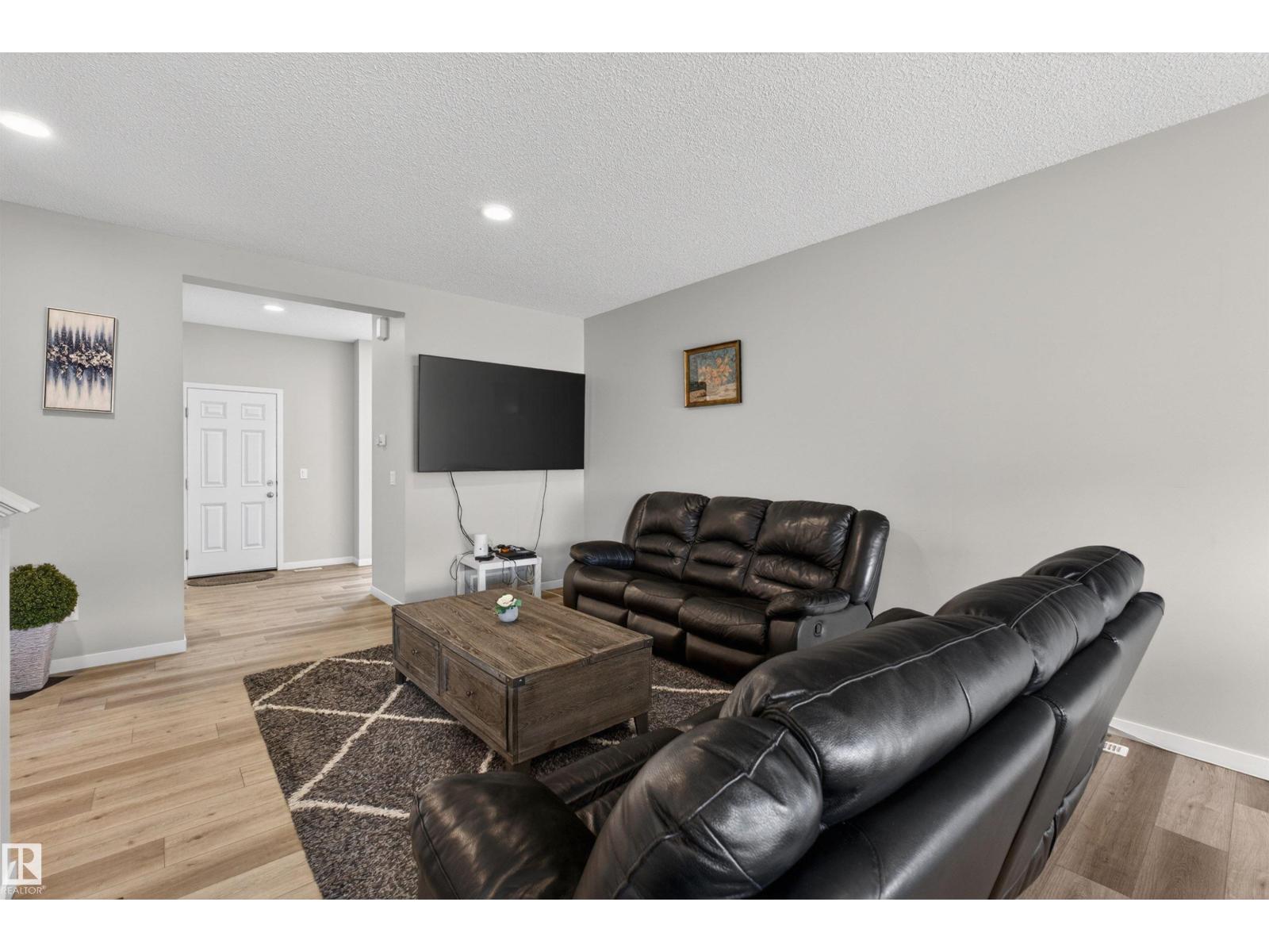 22638 99A AV NW, Edmonton