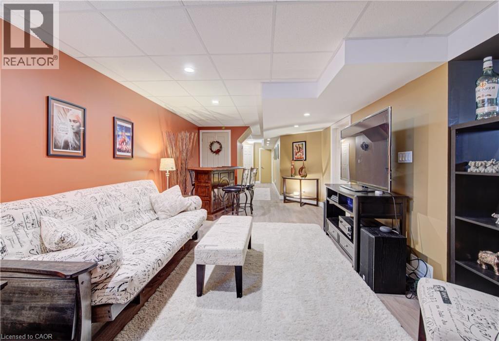 699 COMMONWEALTH Crescent, Kitchener, Ontario, N2E4J8 — Photo 24