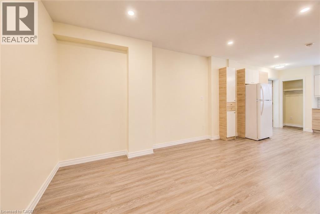 284 WESTCOURT Place, Waterloo, Ontario, N2L2R7 — Photo 10