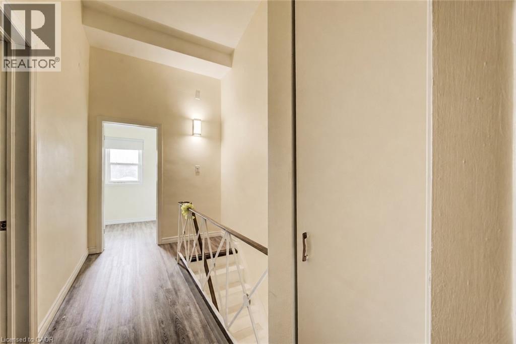 284 WESTCOURT Place, Waterloo, Ontario, N2L2R7 — Photo 12