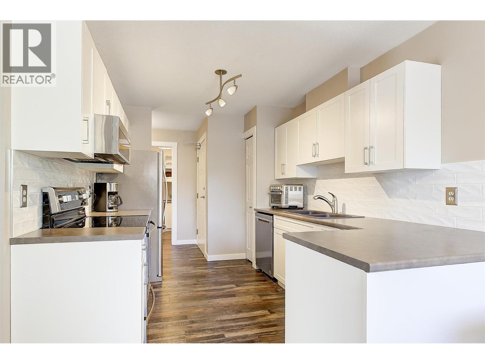 3842 Gordon Drive Unit# 216, Kelowna