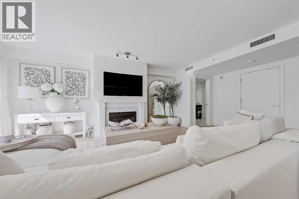 #902 200 La Caille Place SW - 10