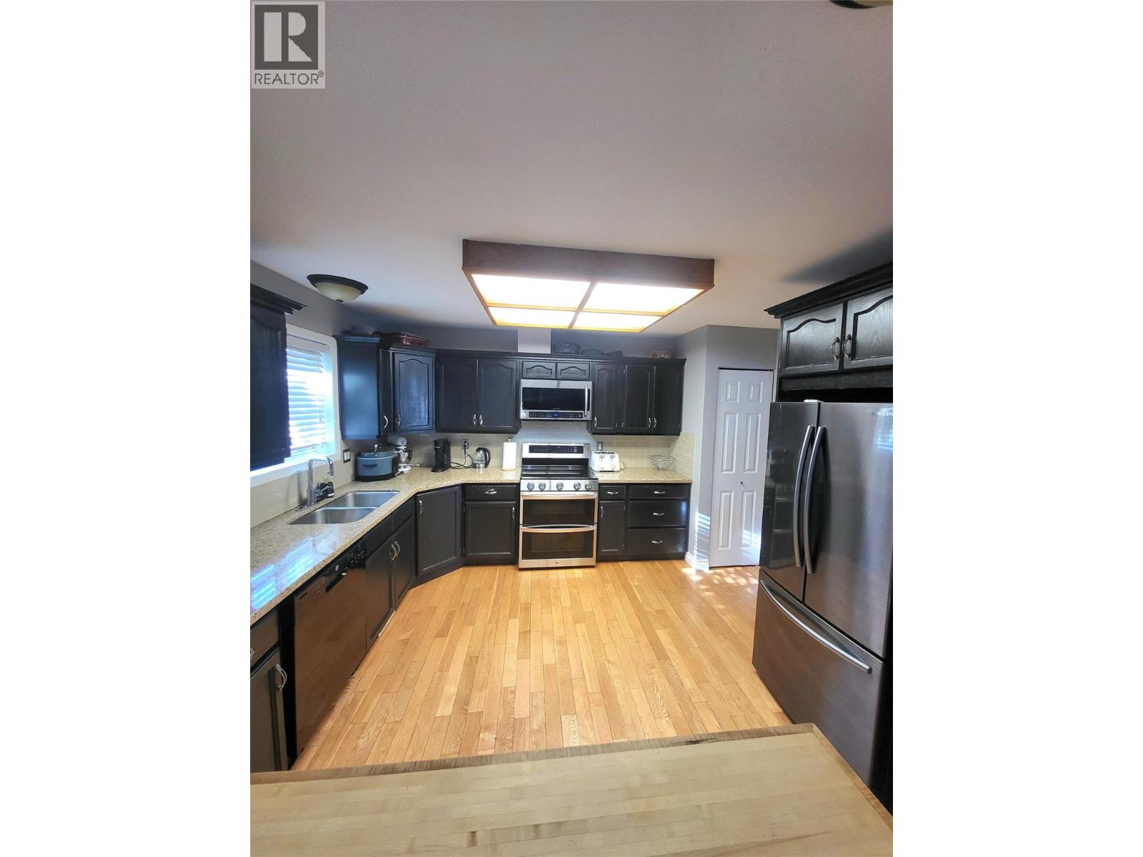 132 Stevens Court - 3