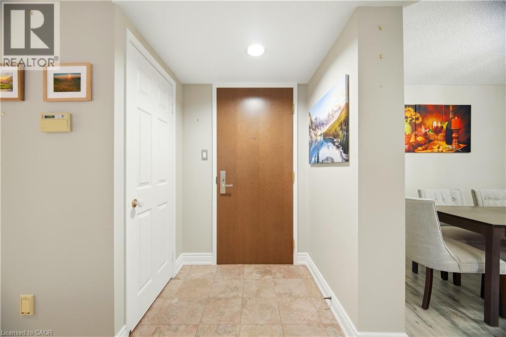 45 KINGSBRIDGE GARDEN Circle Unit# 3208, Mississauga, Ontario, L5R3K4 — Photo 3