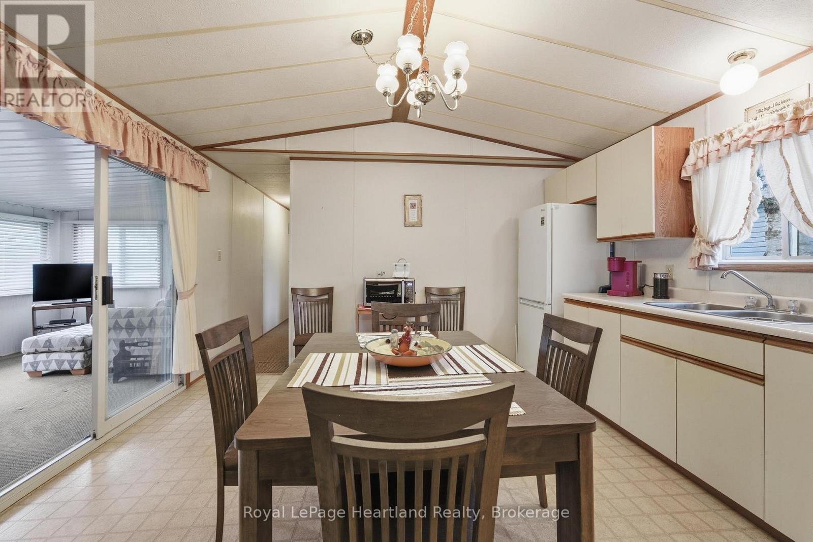 55 CHEROKEE LANE - Image 11