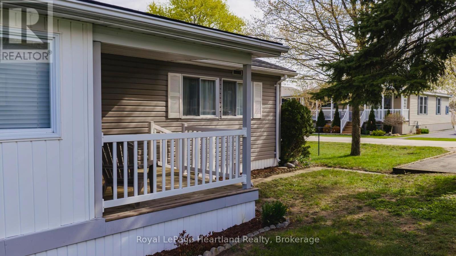 55 CHEROKEE LANE - Image 26