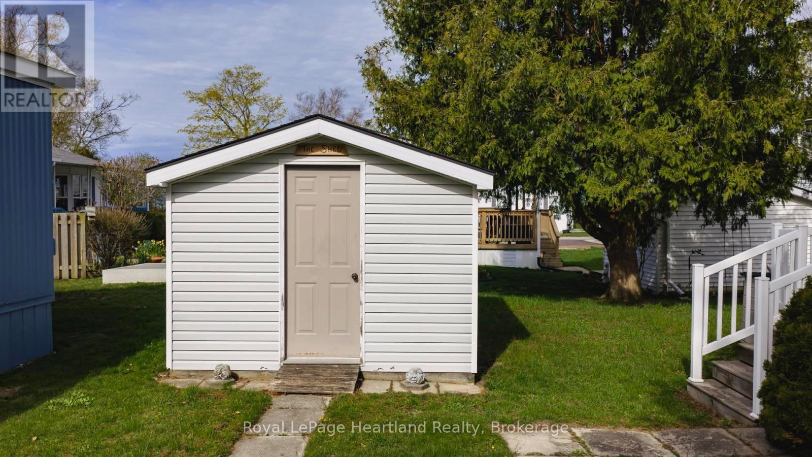 55 CHEROKEE LANE - Image 27