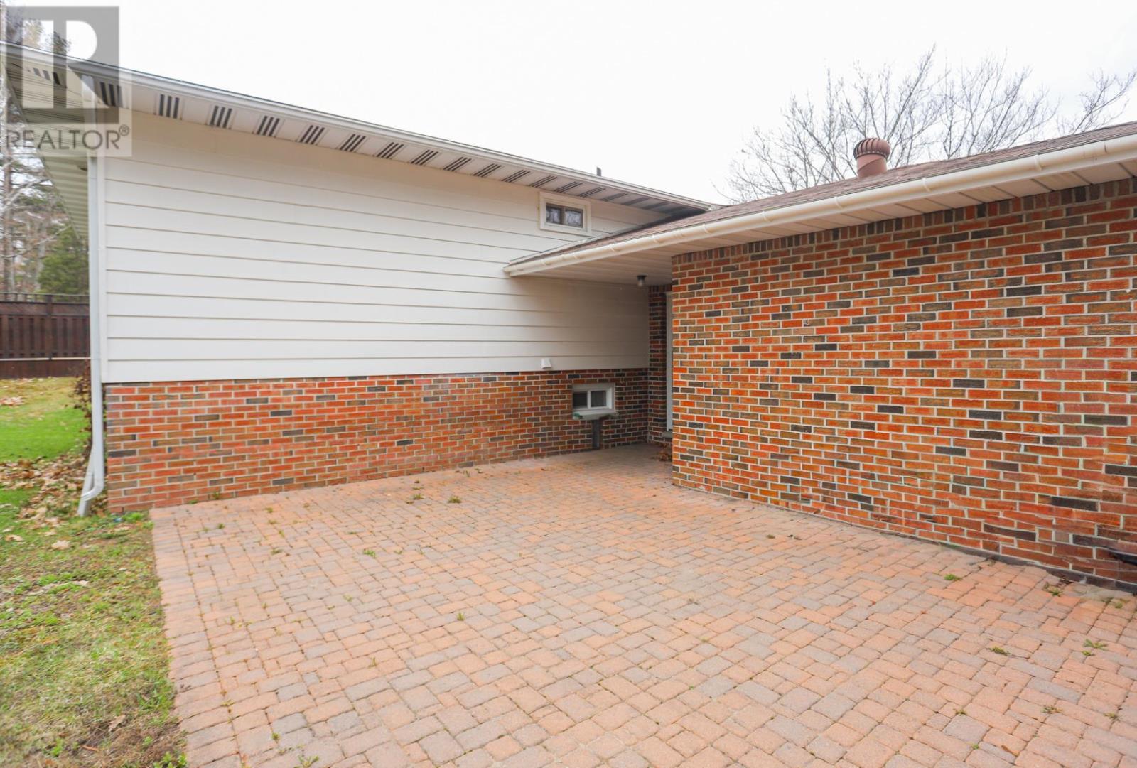 19 Country Club PL, Sault Ste. Marie, Ontario, P6A5Z8 — Photo 4