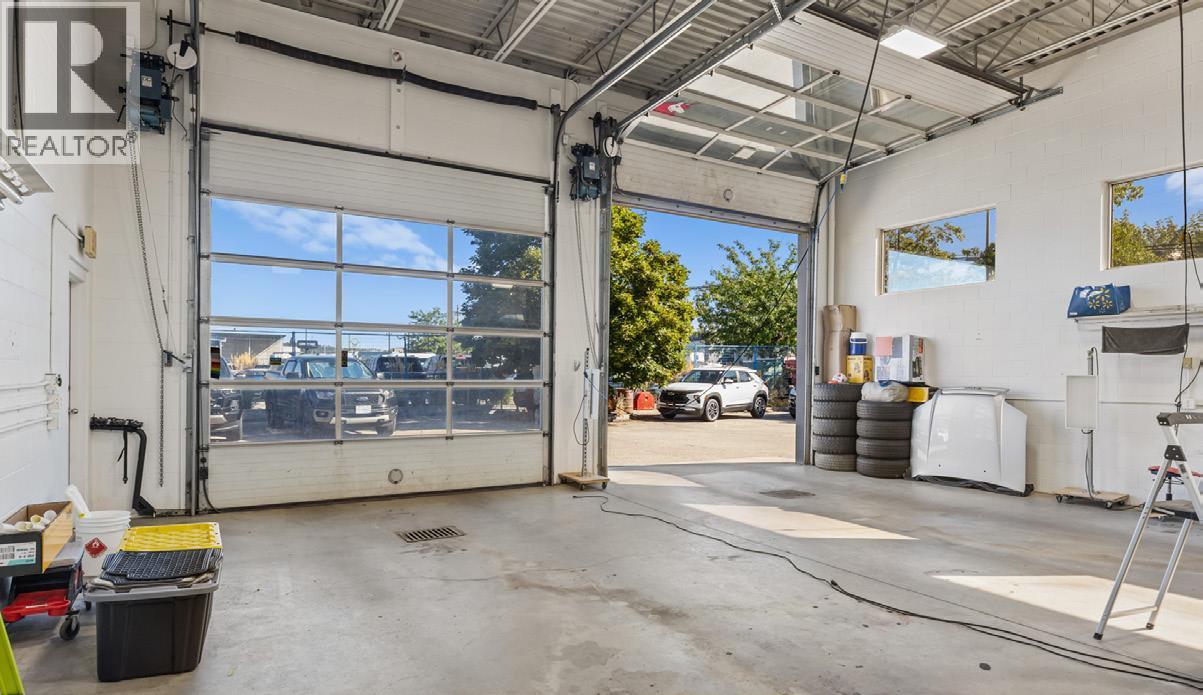 1200 Leathead Road, Kelowna