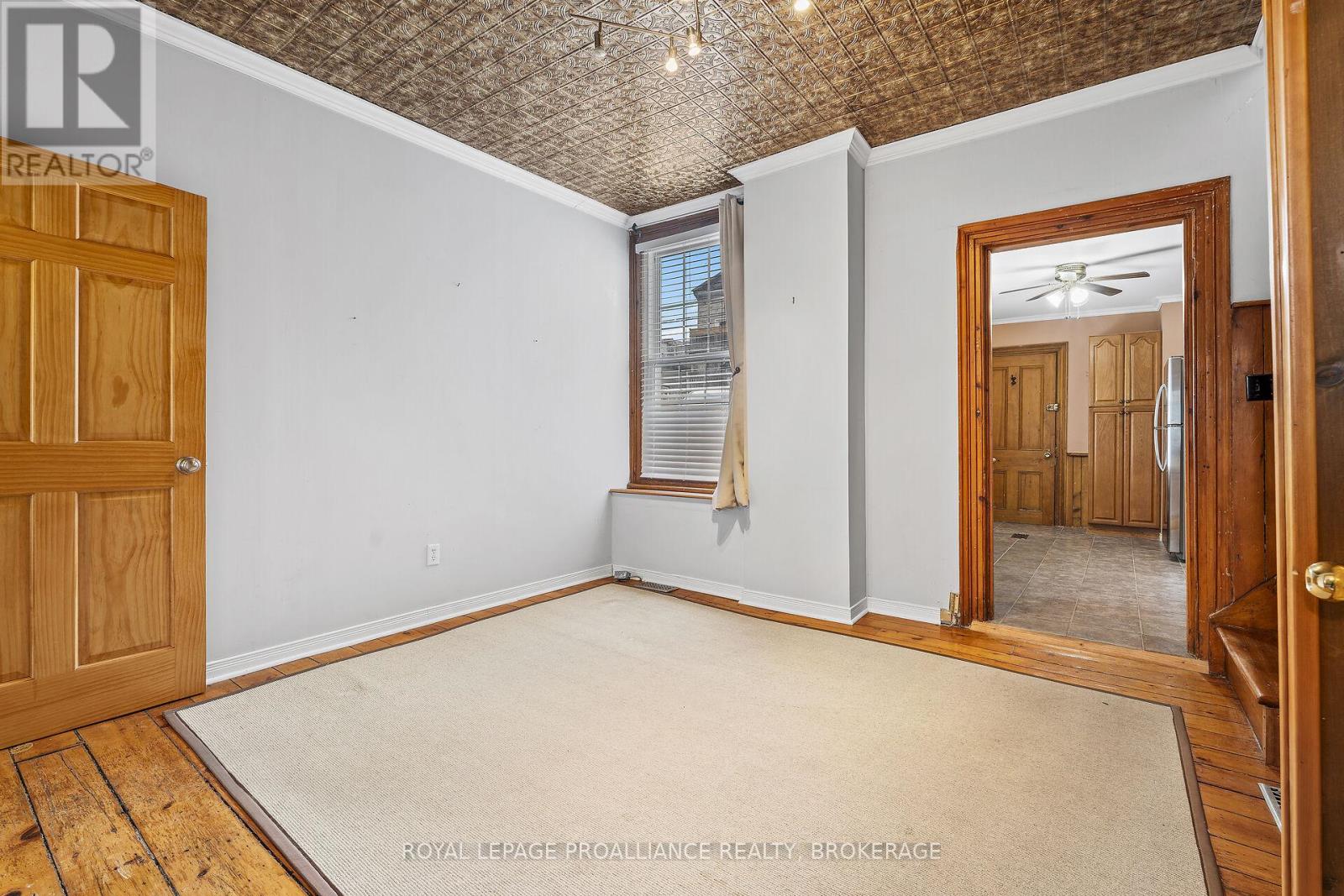 270 WELLINGTON STREET - 10