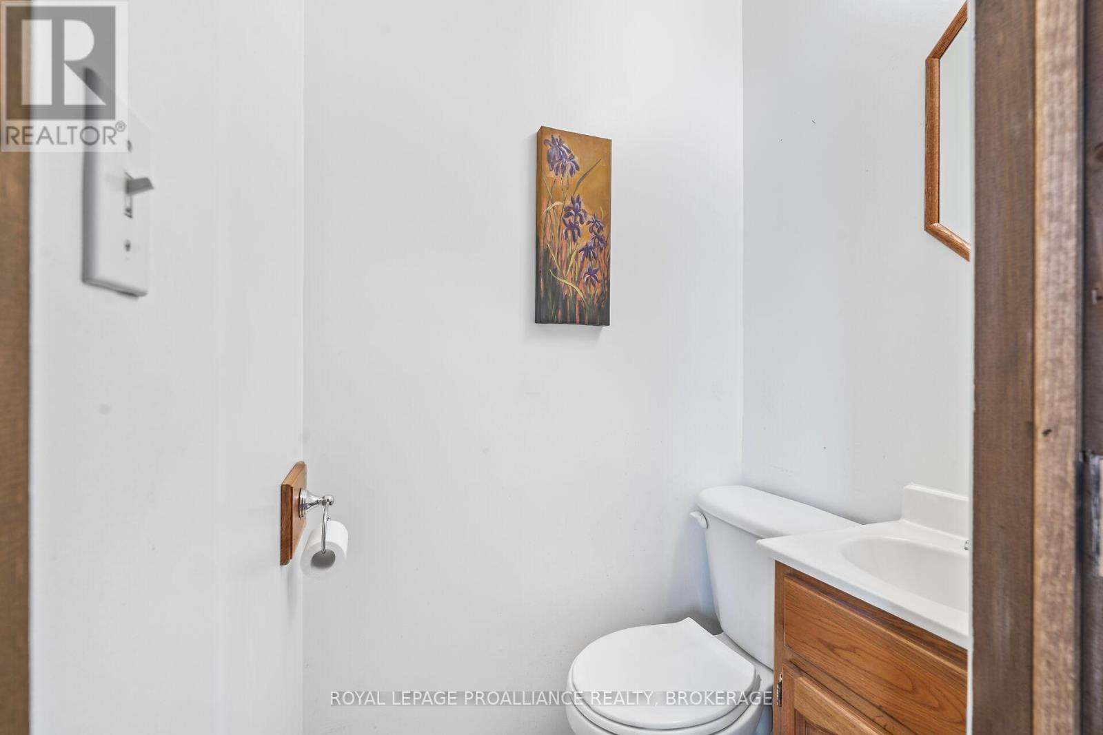 270 WELLINGTON STREET - 15