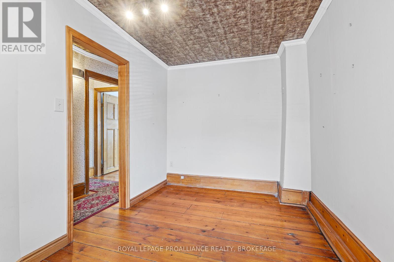270 WELLINGTON STREET - 21
