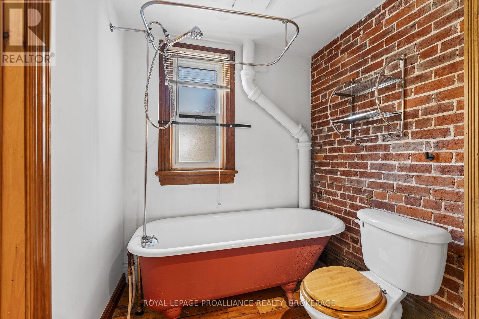 270 WELLINGTON STREET - 23