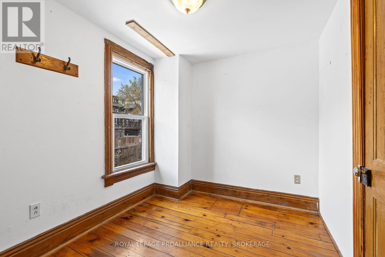270 WELLINGTON STREET - 24