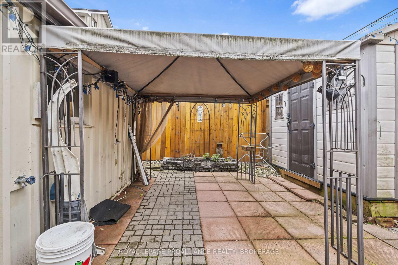 270 WELLINGTON STREET - 26