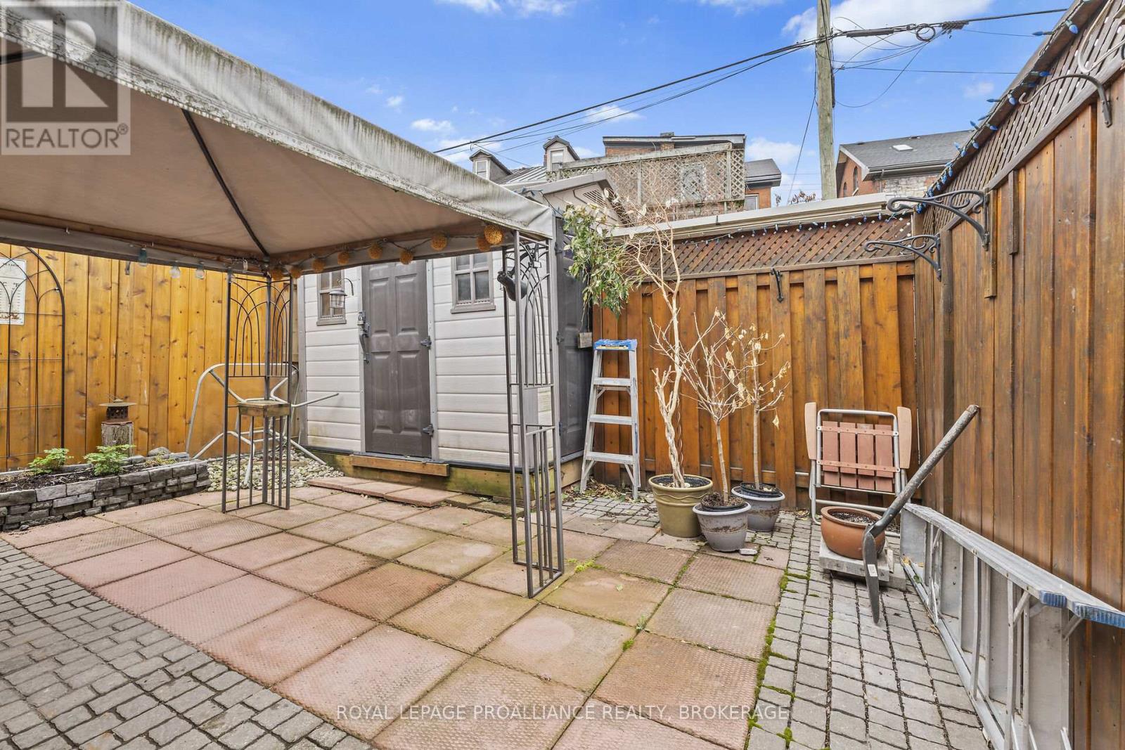 270 WELLINGTON STREET - 27