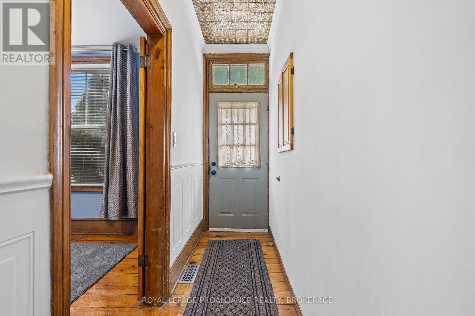 270 WELLINGTON STREET - 4