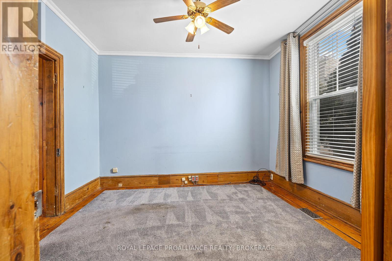 270 WELLINGTON STREET - 6