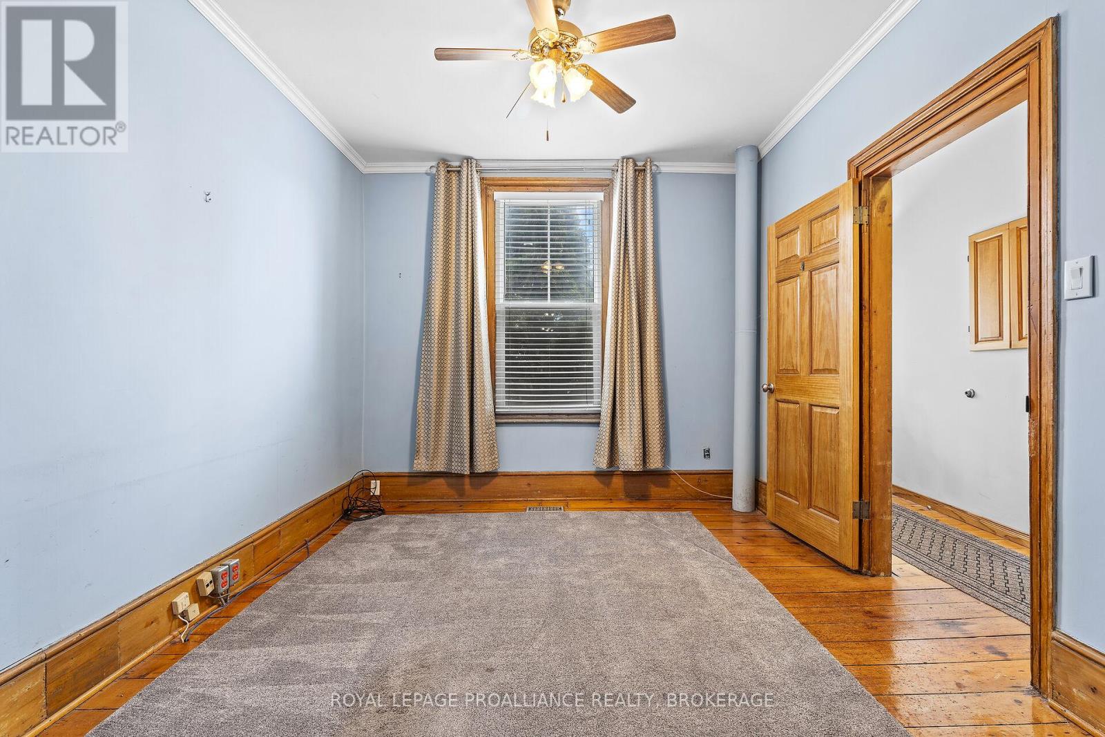 270 WELLINGTON STREET - 7