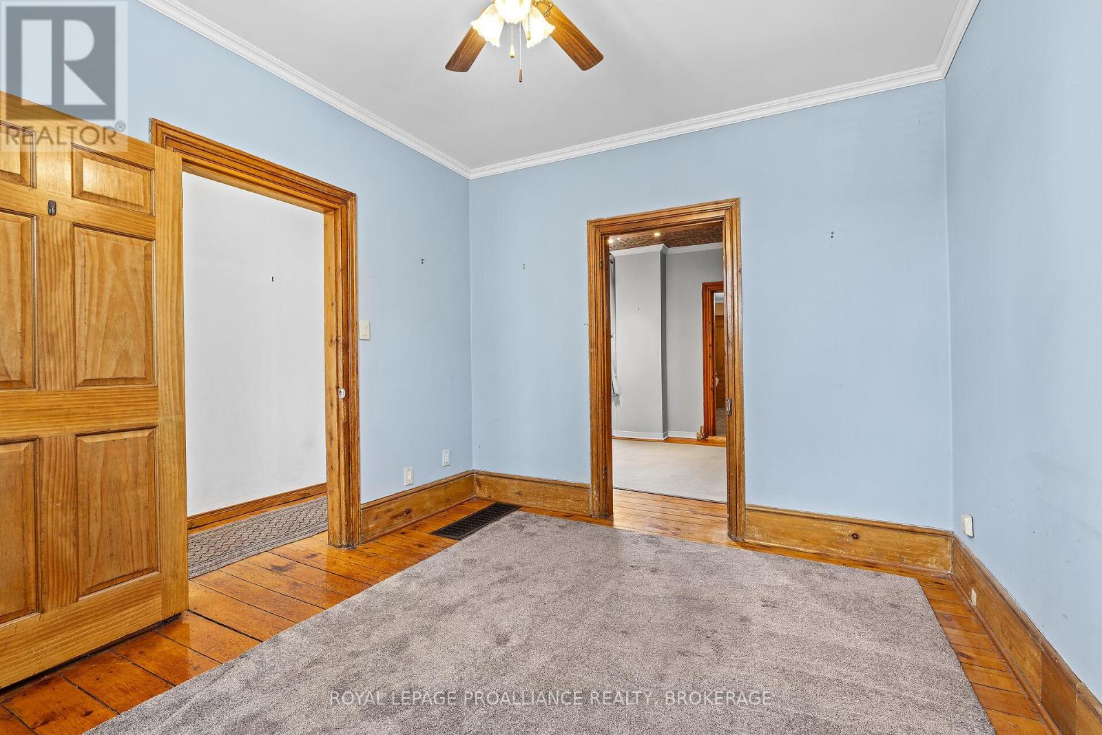 270 WELLINGTON STREET - 8