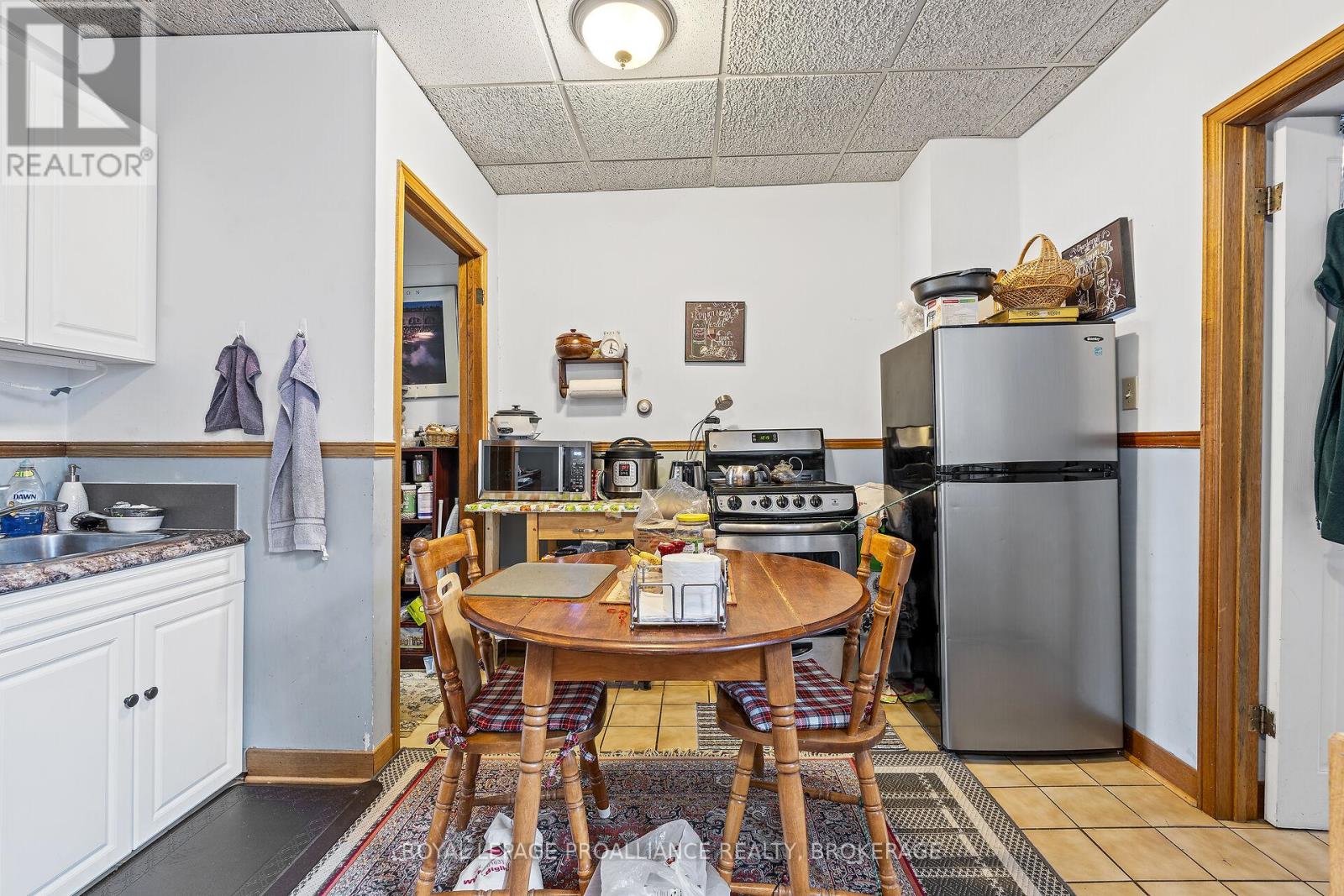 274 WELLINGTON STREET - 10