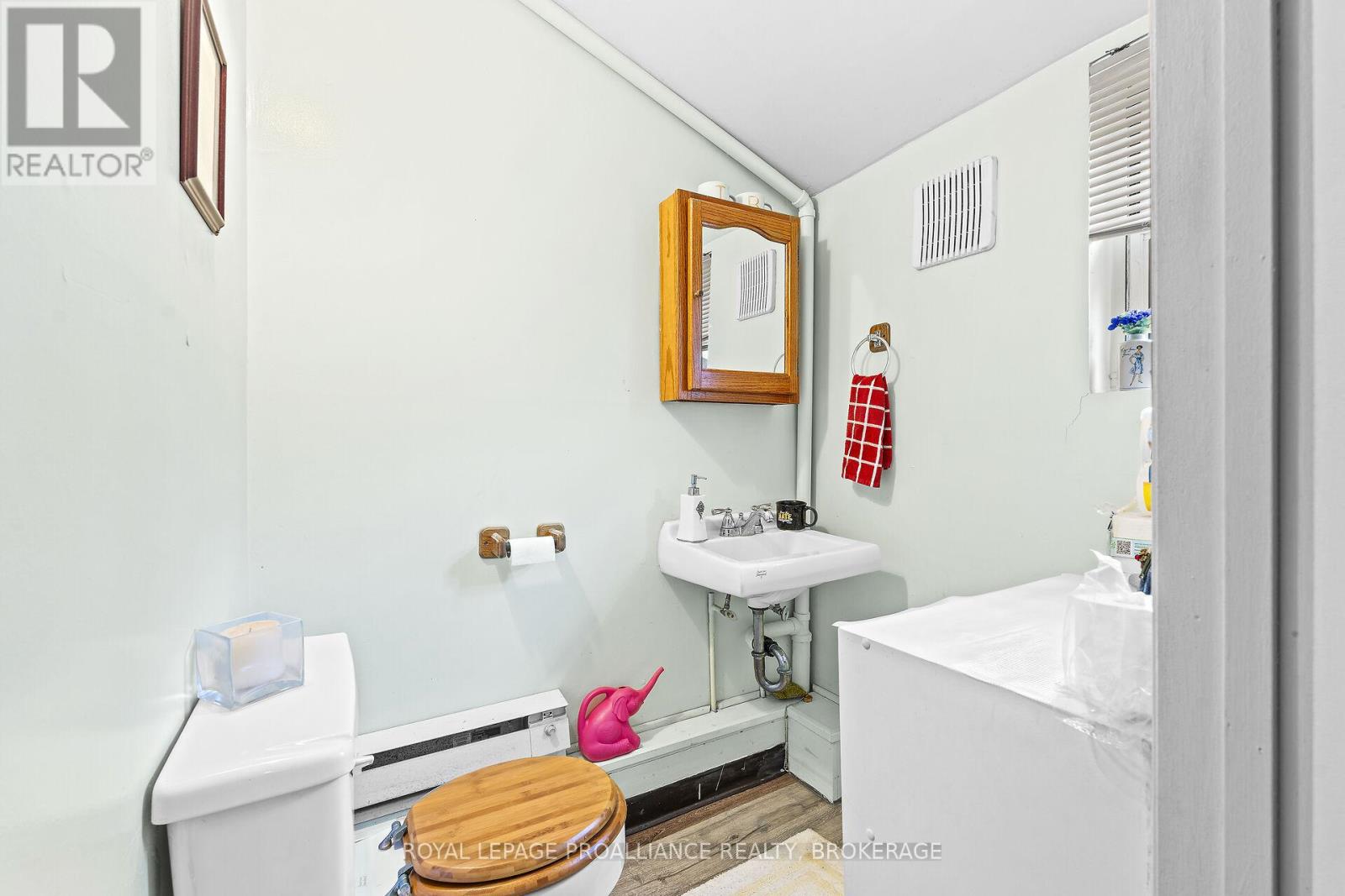 274 WELLINGTON STREET - 12