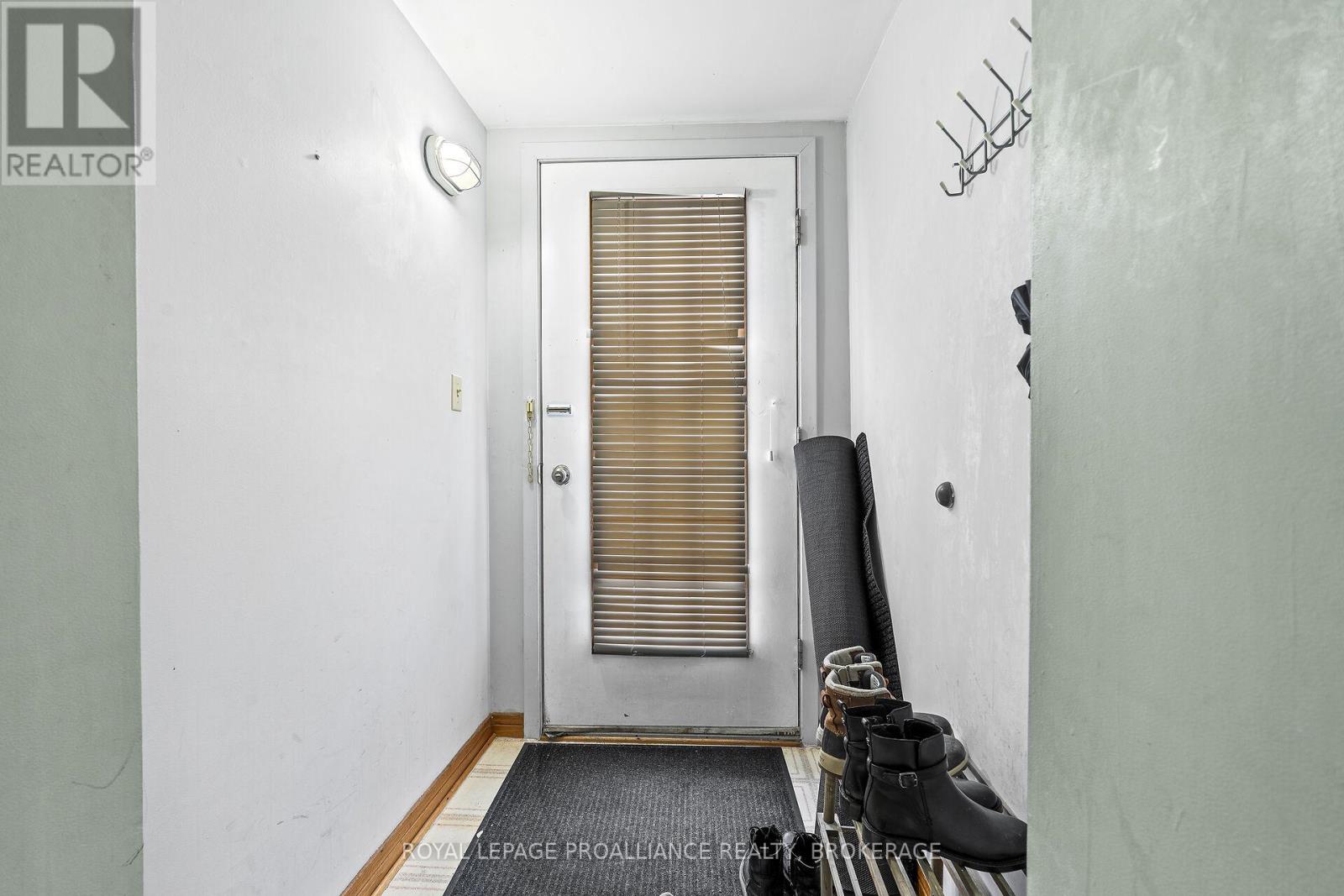 274 WELLINGTON STREET - 15